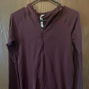 Lululemon light weight jacket, barely worn, excellent condition.